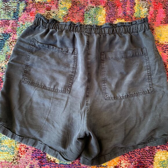 Black stretchy shorts - Picture 3 of 3